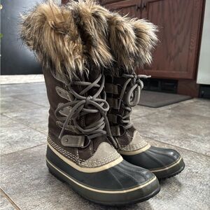 Sorel woman’s winter boots - size 6